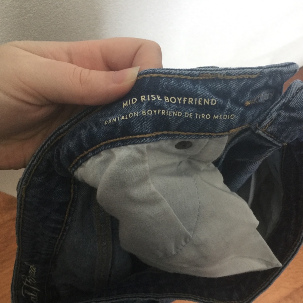 Universal Thread Mid Wash Mid Rise Boyfriend Jean… - image 6